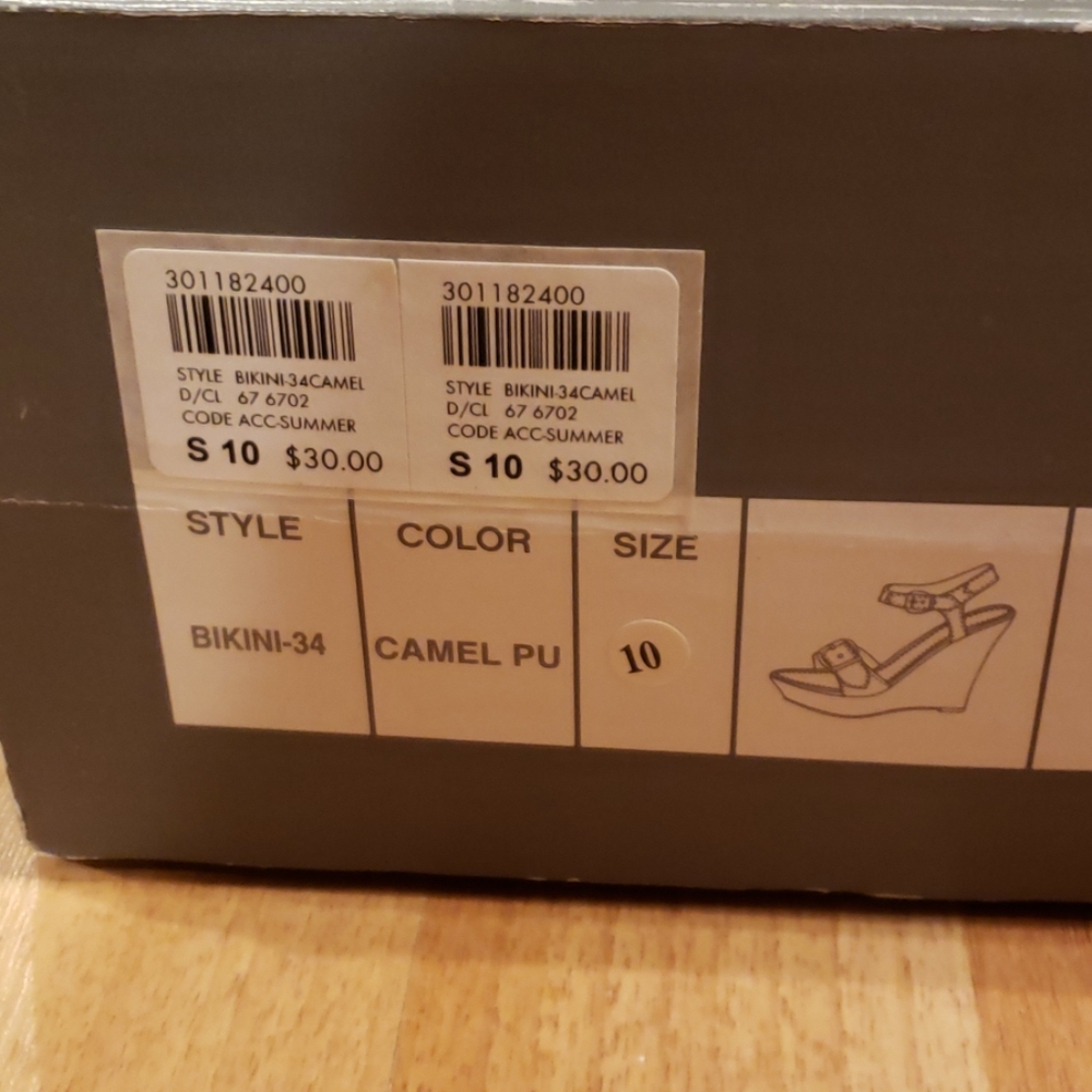Charlotte Russe wedges *NEW IN BOX* - Picture 2 of 5